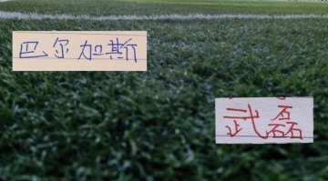 开云官网平台-武磊跟巴尔加斯换球衣！球王依然宝刀不老